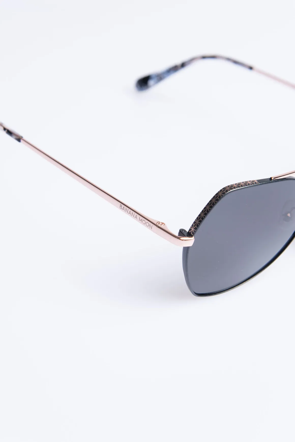 LUNETTES Noir Lunettes de soleil papillonnante - BM210P02