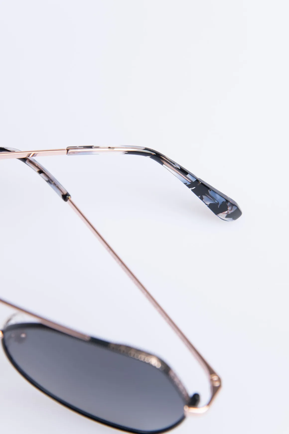 LUNETTES Noir Lunettes de soleil papillonnante - BM210P02